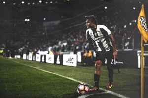 kaiyun体育app-伦纳德缺阵 快船再遭打击，伦纳德对快船合同